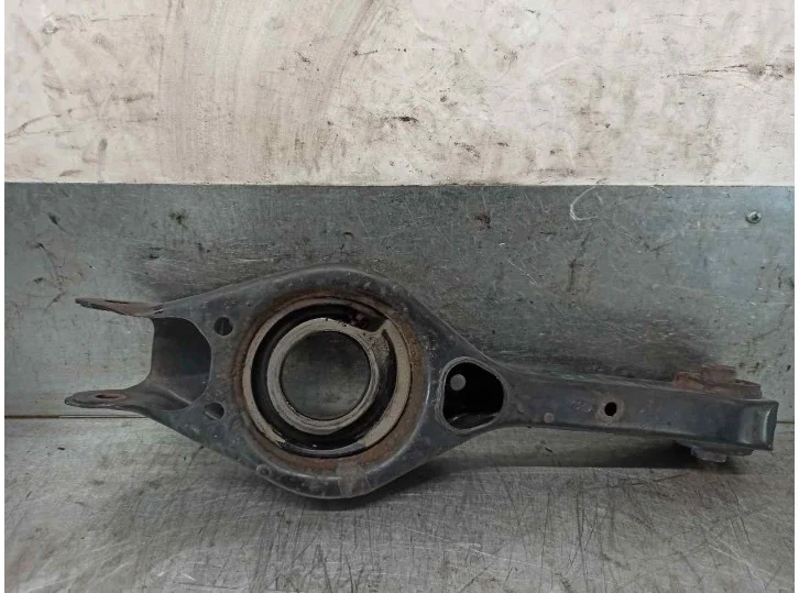 Imprescindible (Must-Have) BRAZO SUSPENSION SUPERIOR TRASERO DERECHO 552202Y000